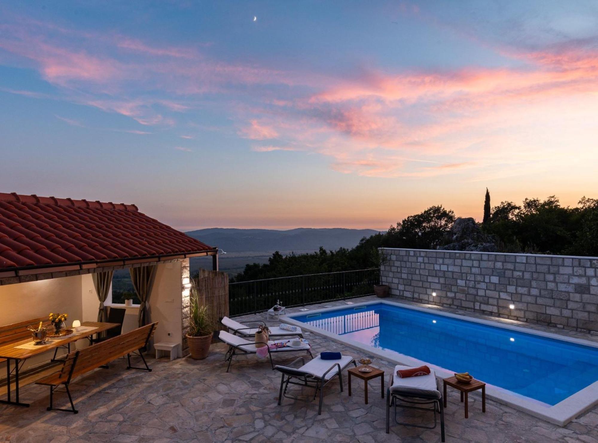Villa Source With Private Pool Pridvorje Екстериор снимка