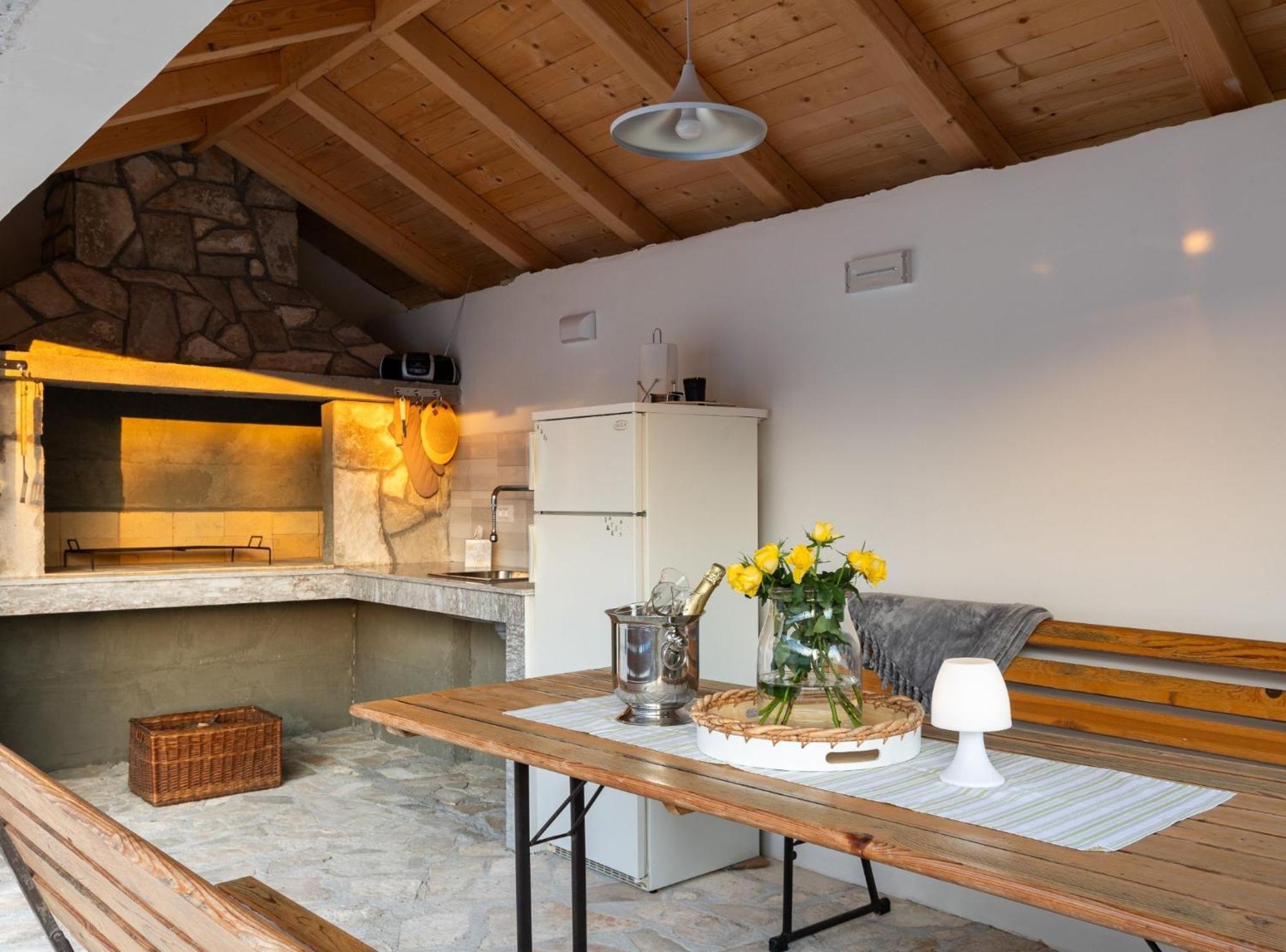 Villa Source With Private Pool Pridvorje Екстериор снимка