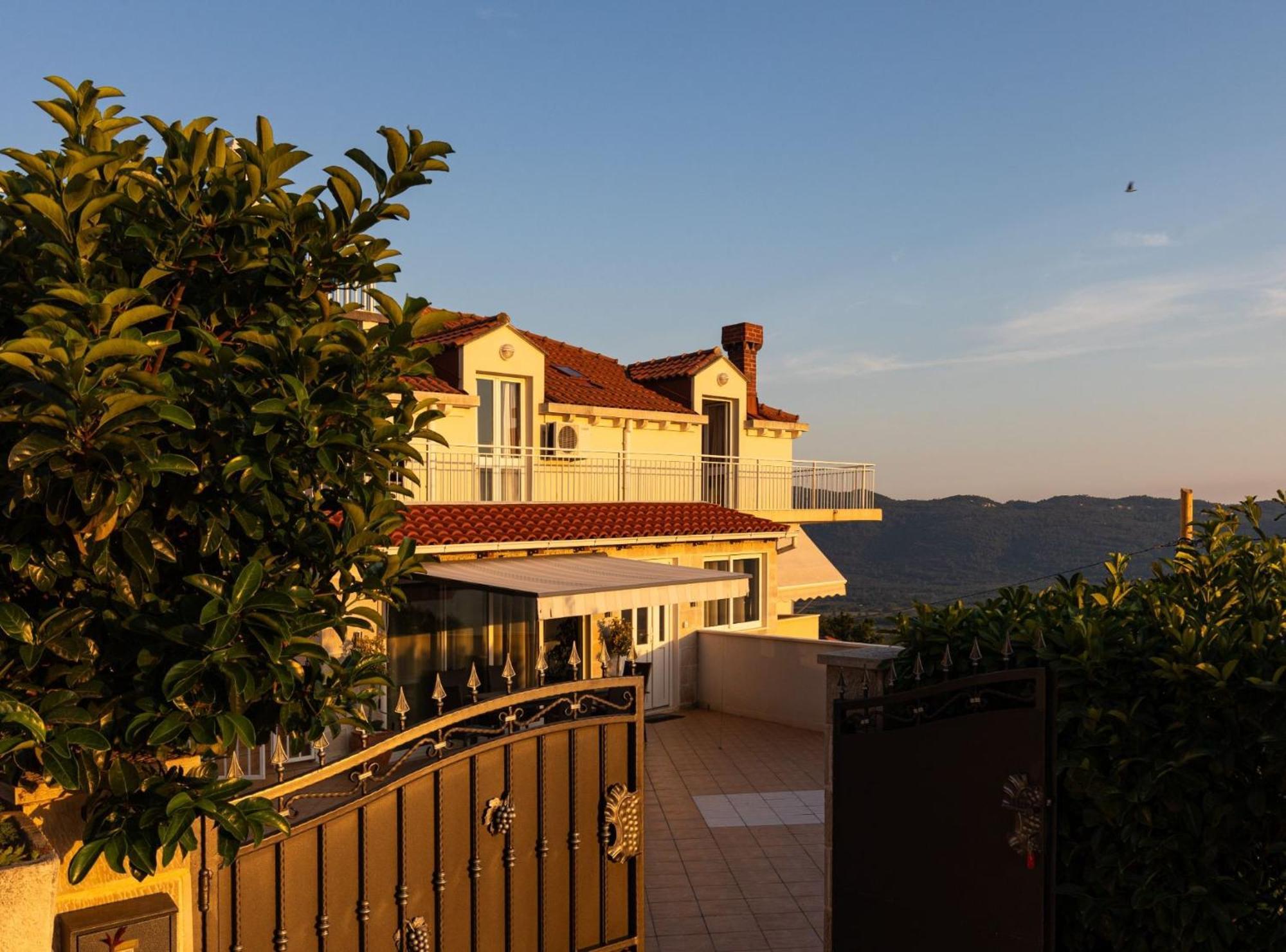 Villa Source With Private Pool Pridvorje Екстериор снимка